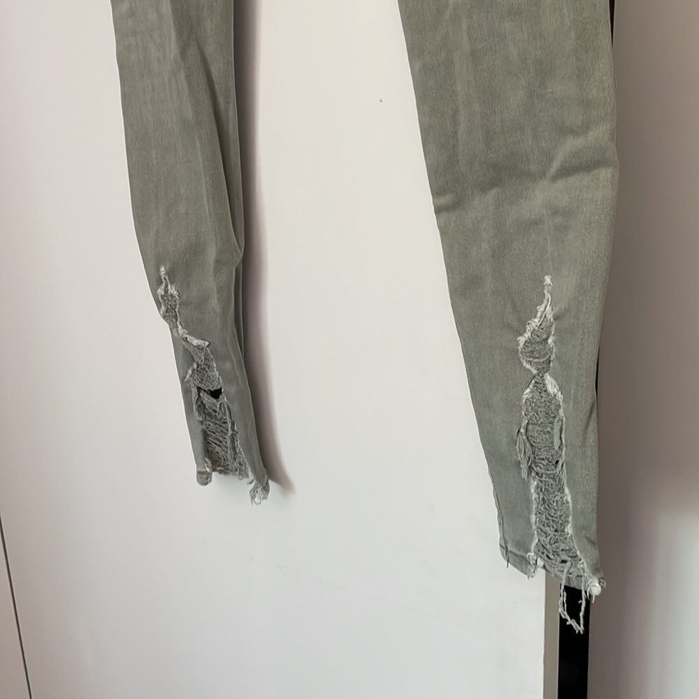 Distressed jeans - Picture 3 of 3